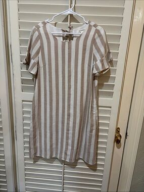 First Monday Striped Short Sleeve Shift Dress - Beige & White. Size Small  NWT